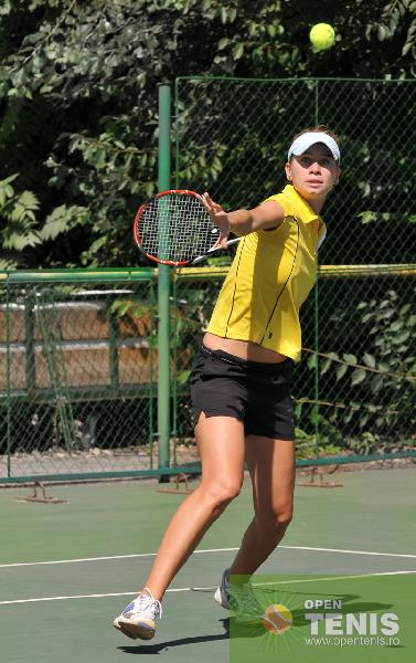Elena Bogdan, finalista la dublu